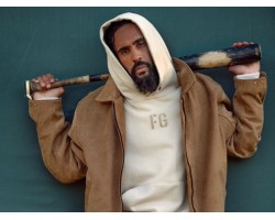 От Fear of God до Fear of God Essentials - или то как Jerry Lorenzo смешал уличную и высокую моду, сделав ее доступной для всех. От Fear of God до Fear of God Essentials - или то как Jerry Lorenzo смешал уличную и высокую моду, сделав ее доступной для всех.