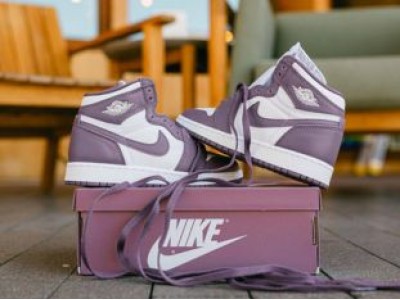 Air Jordan 1 High OG "Mauve"