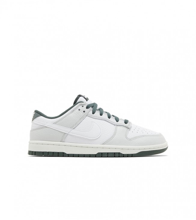 Nike Dunk Low Retro SE Photon Dust Vintage Green