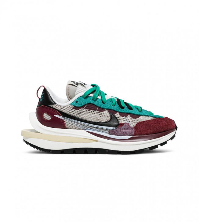 Nike Vaporwaffle sacai Villain Red Neptune Green
