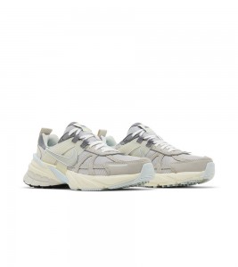 Nike V2K Run Light Bone Metallic Platinum WMNS - Фото №2