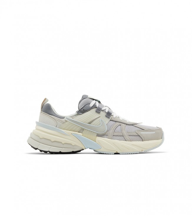 Nike V2K Run Light Bone Metallic Platinum WMNS
