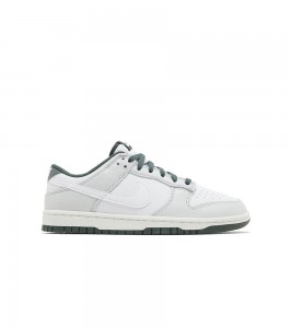 Nike Dunk Low Retro SE Photon Dust Vintage Green