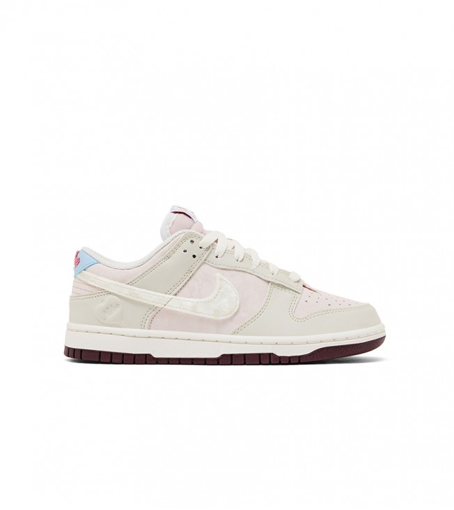 Nike Dunk Low Valentine's Day (WMNS)