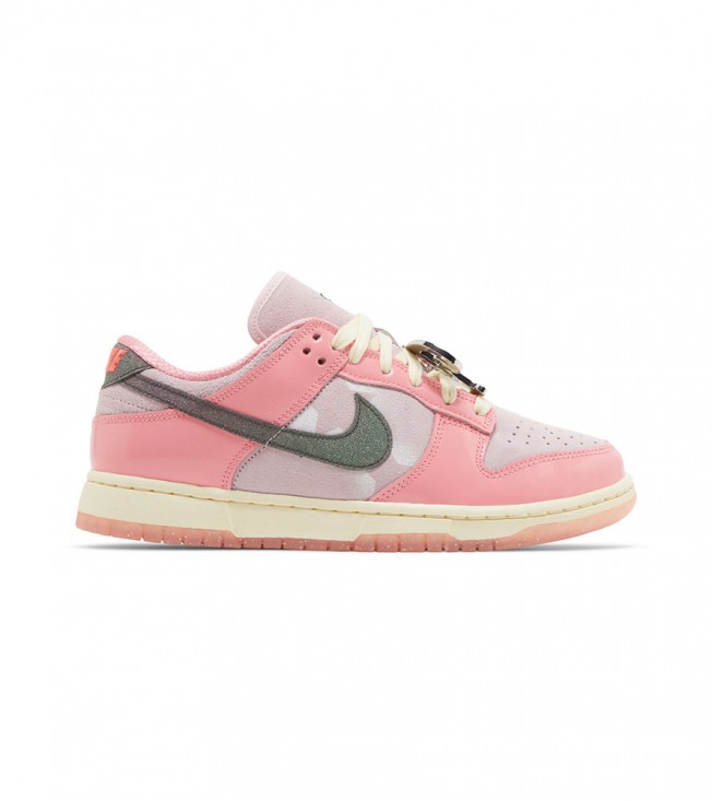Nike Dunk Low LX Barbie (WMNS)