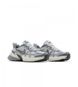Nike V2K Run Pure Platinum Wolf Grey WMNS - Фото №2